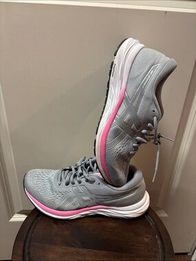 WOMENS ASICS Gray Running Shoes with Pink Midsole Accent Size 9